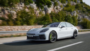 Porsche Panamera 971 used guide official image 1