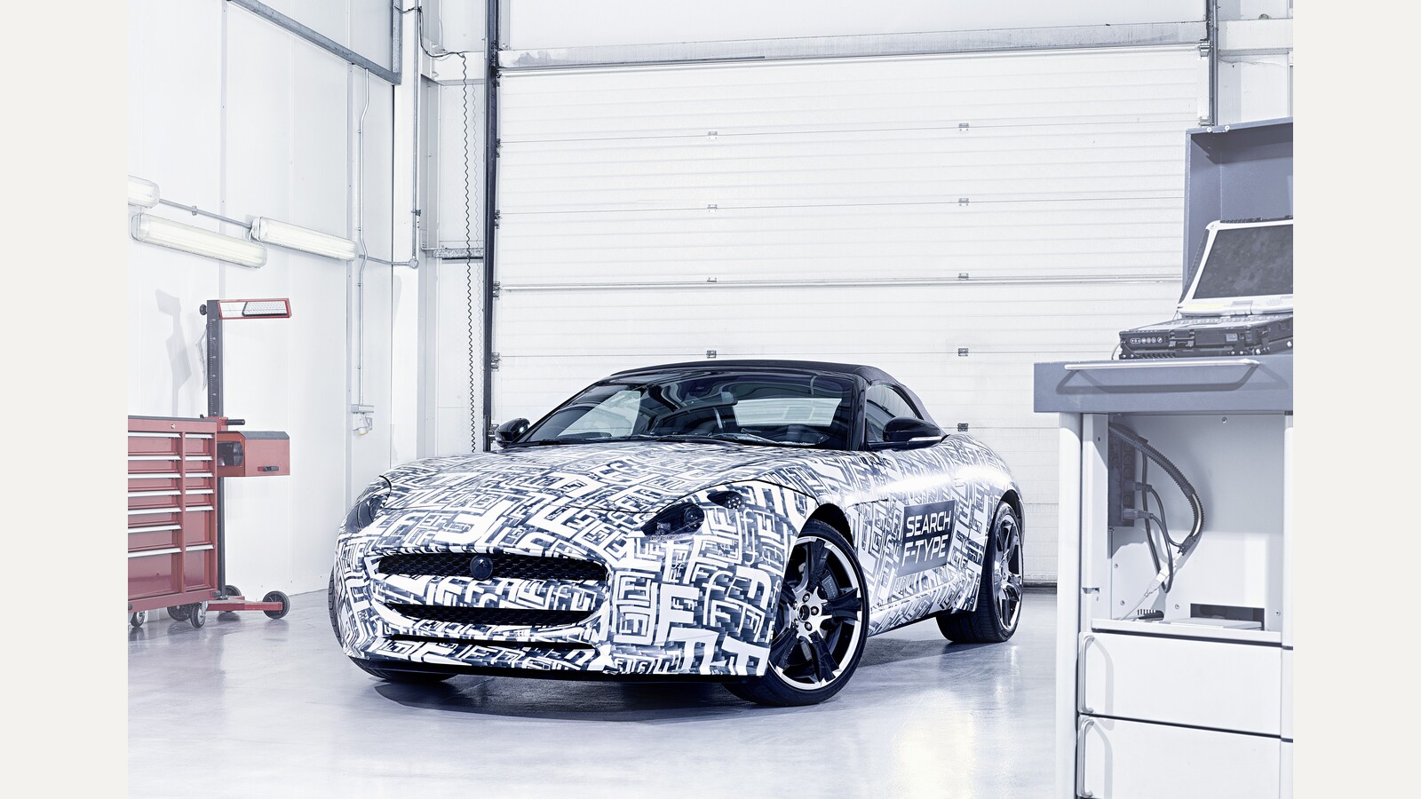 Jaguar F-Type insurance front three-quarter official image