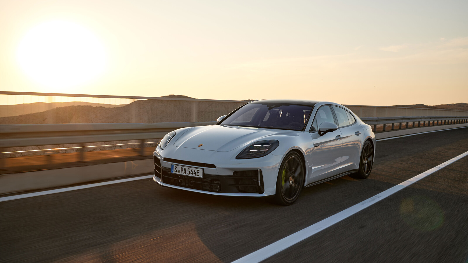 Porsche Panamera 971 used guide cabin and equipment official image