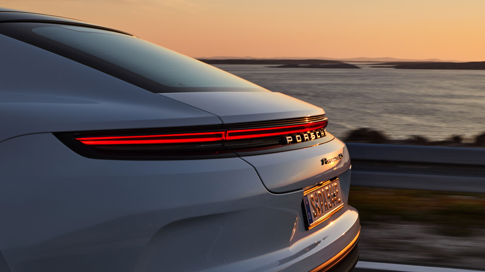 Porsche Panamera 971 used guide side profile official image
