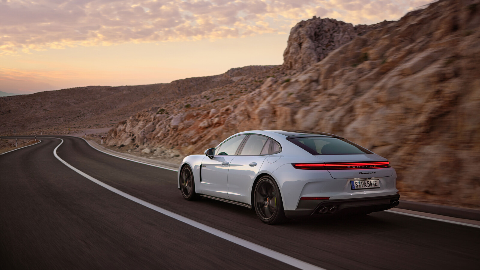 Porsche Panamera 971 used guide detail official image