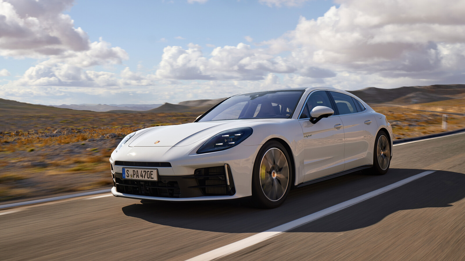 PCP vs HP Porsche Panamera official image 1