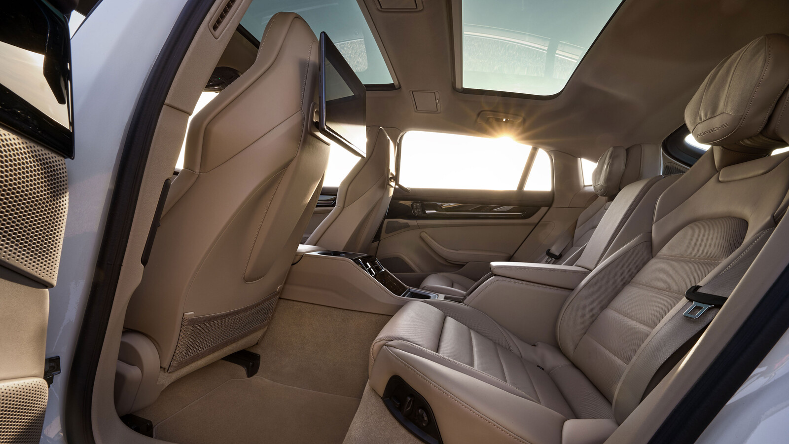 PCP vs HP Porsche Panamera cabin and equipment official image