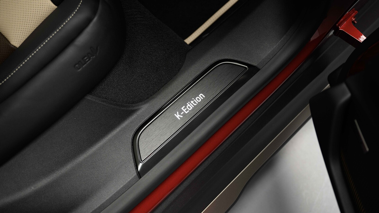Porsche Taycan used guide side profile official image