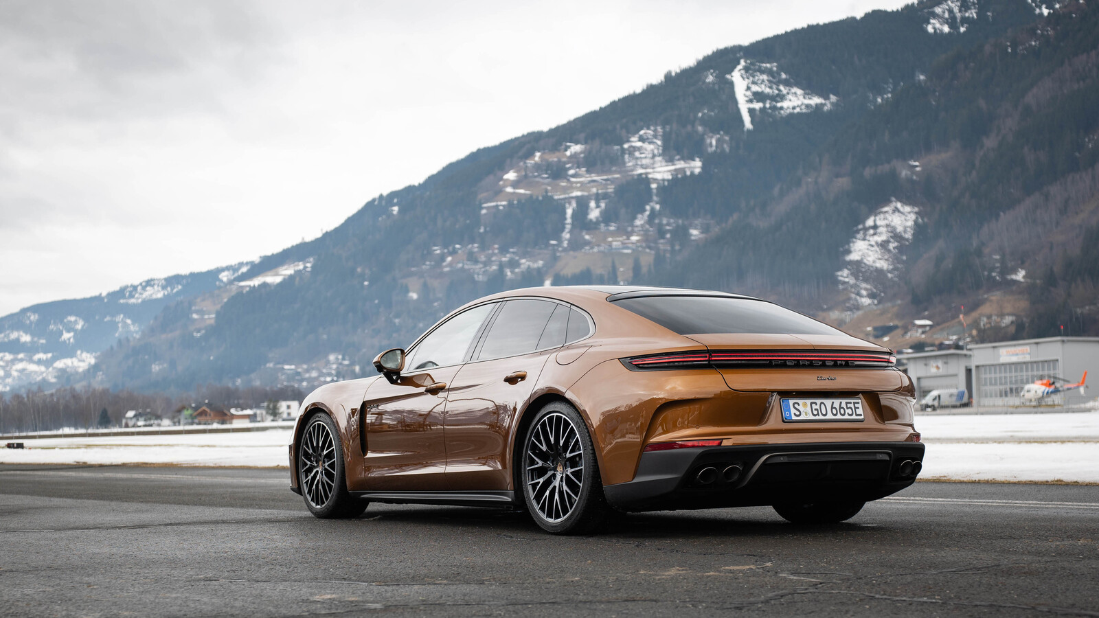 PCP vs HP Porsche Panamera side profile official image