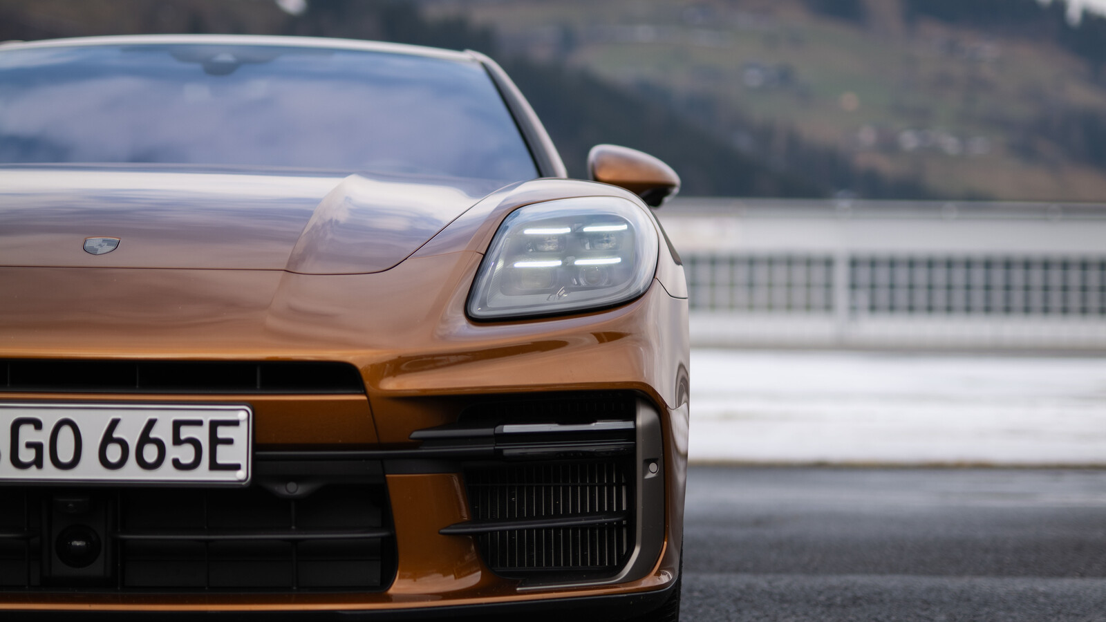 PCP vs HP Porsche Panamera detail official image
