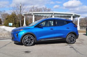 2022 Chevrolet Bolt EUV electric SUV press photo, exterior view