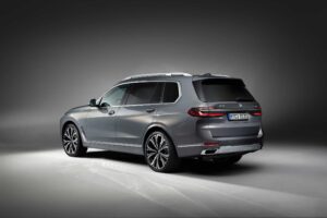 BMW X7 G07 official BMW Group rear three-quarter press image
