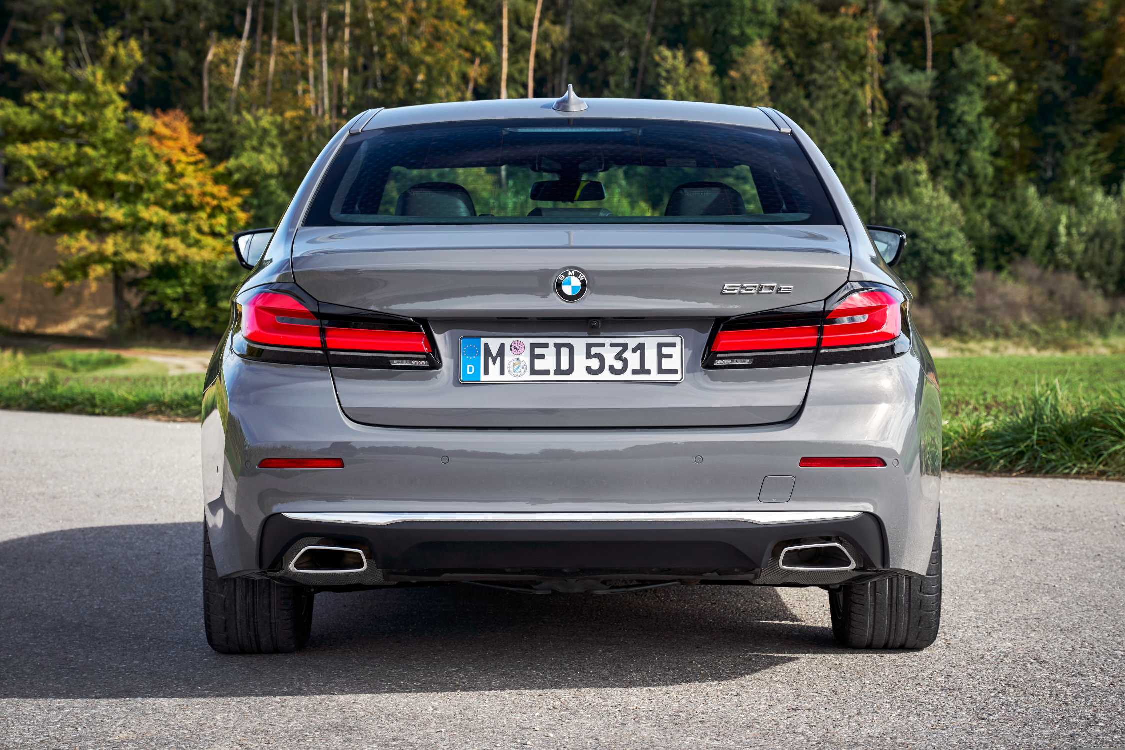 BMW 5 Series G30 LCI rear taillight signature in Bernina Grey