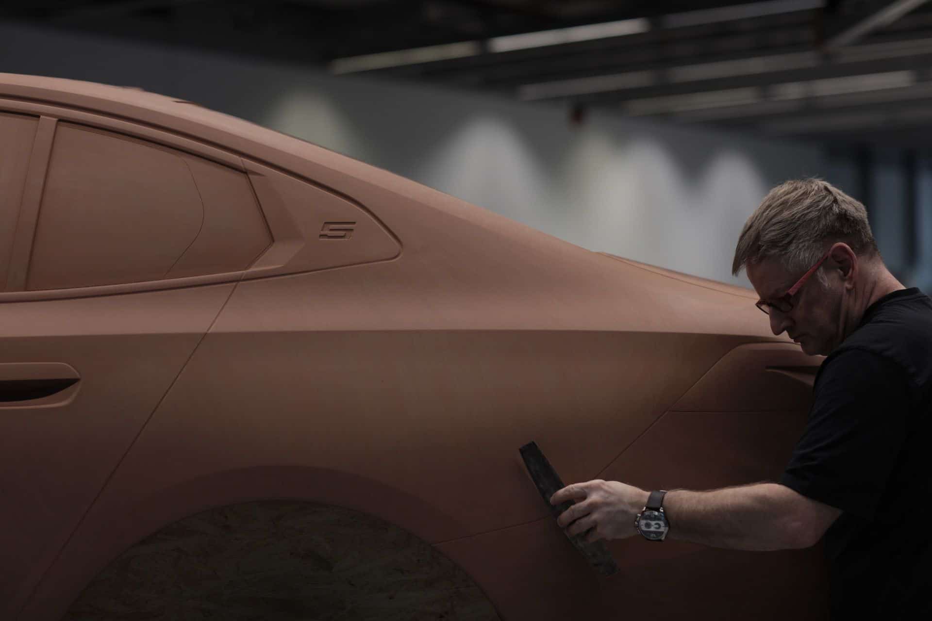 Premium BMW saloon rear, comparing manufacturer and broker finance total cost