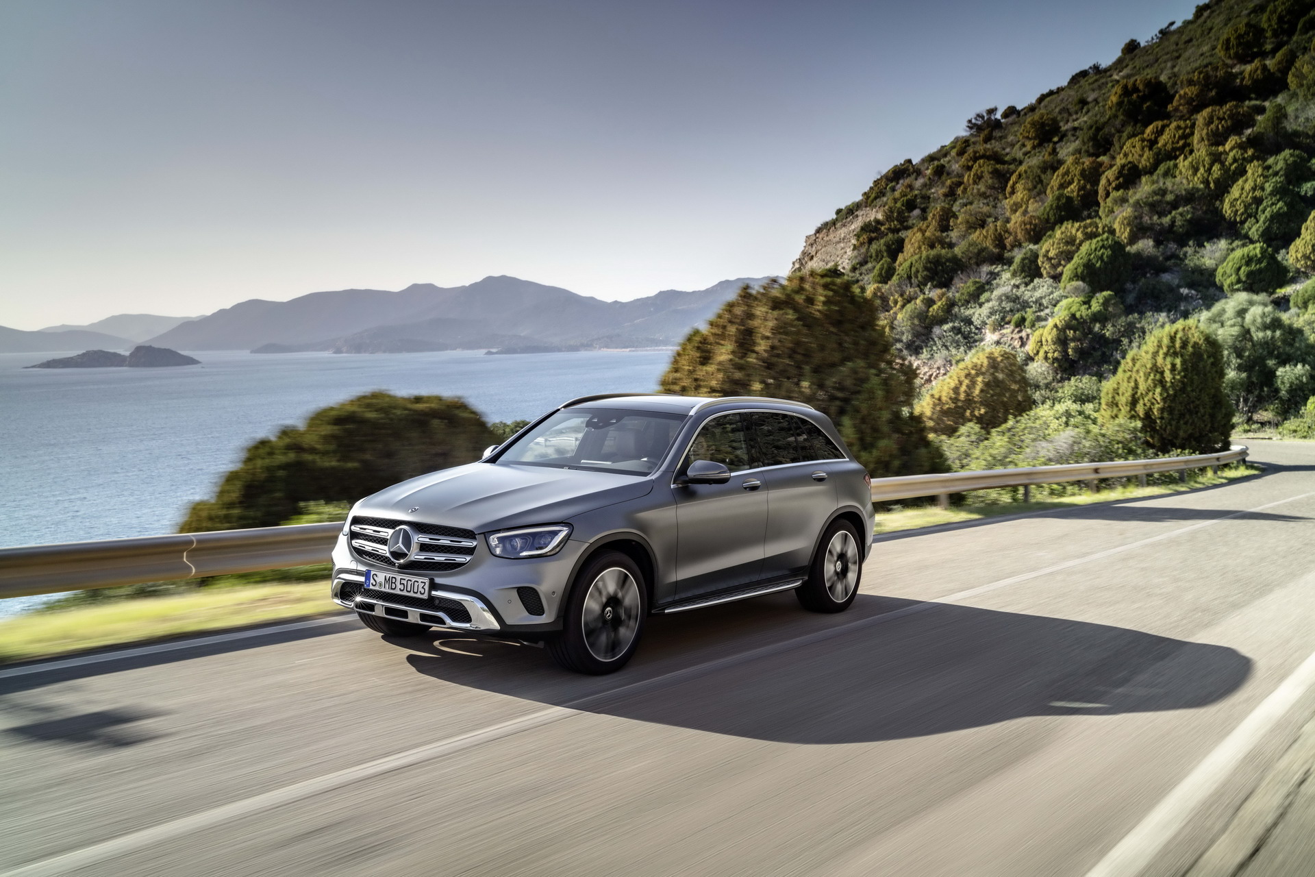 Mercedes GLC X253 interior and MBUX screen, a used buyer check point