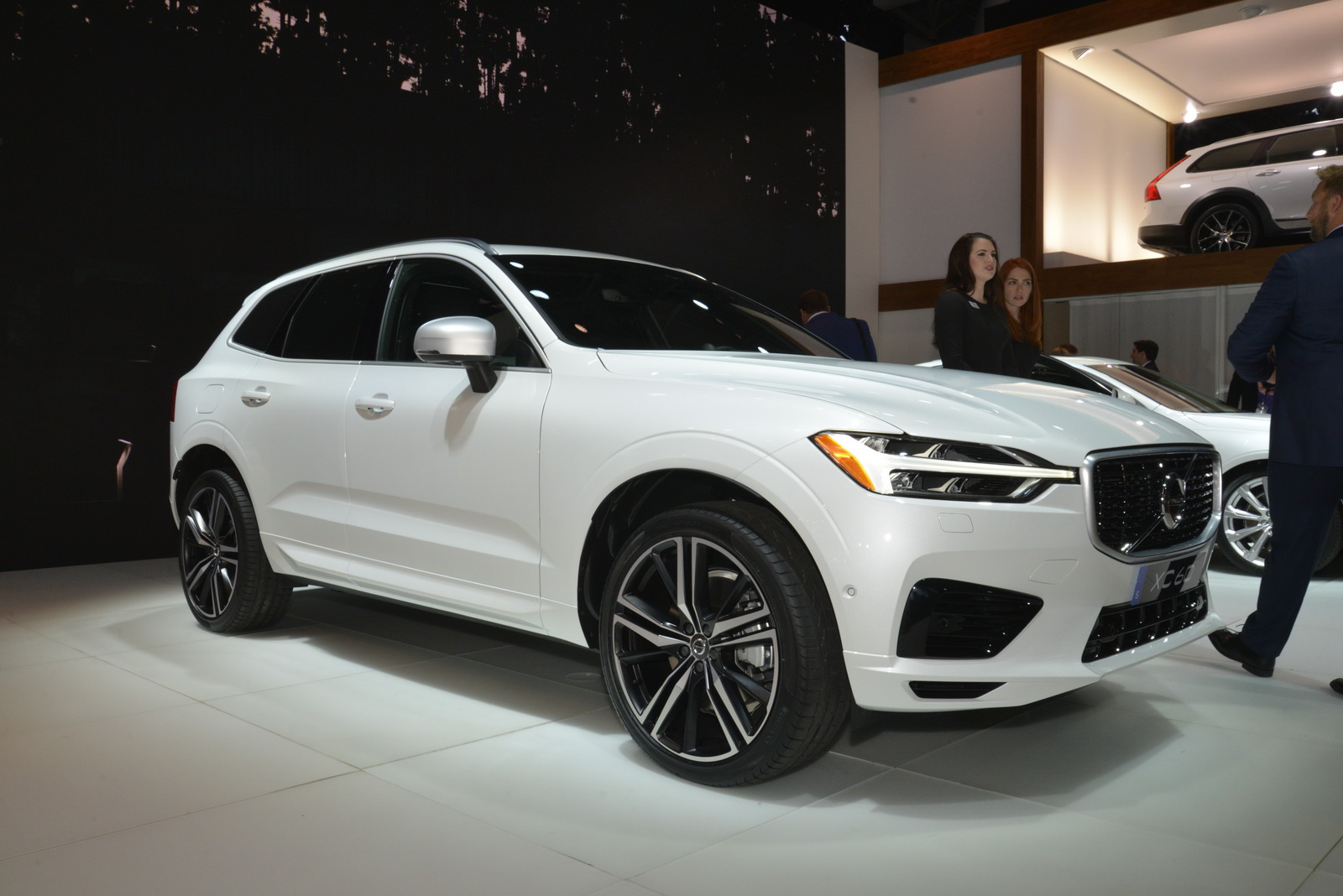 Volvo XC60 interior and Sensus touchscreen, a used buyer check point