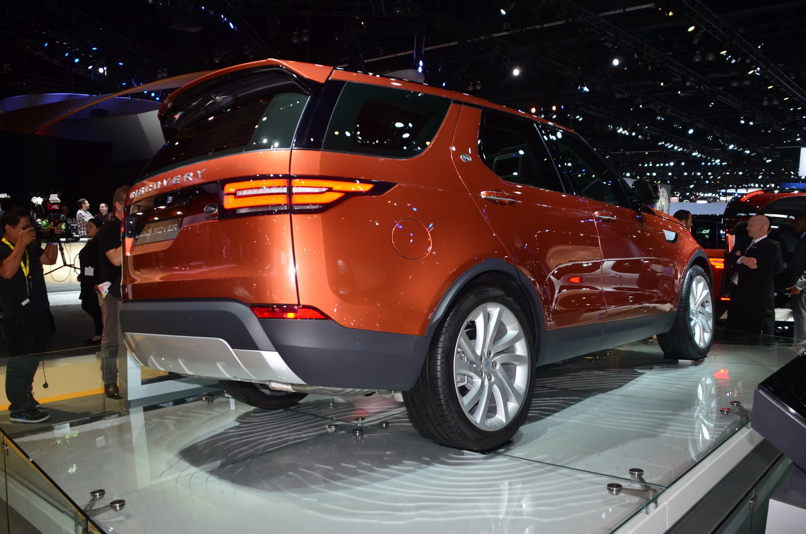 Land Rover Discovery rear, used premium SUV buyer checklist for 2026
