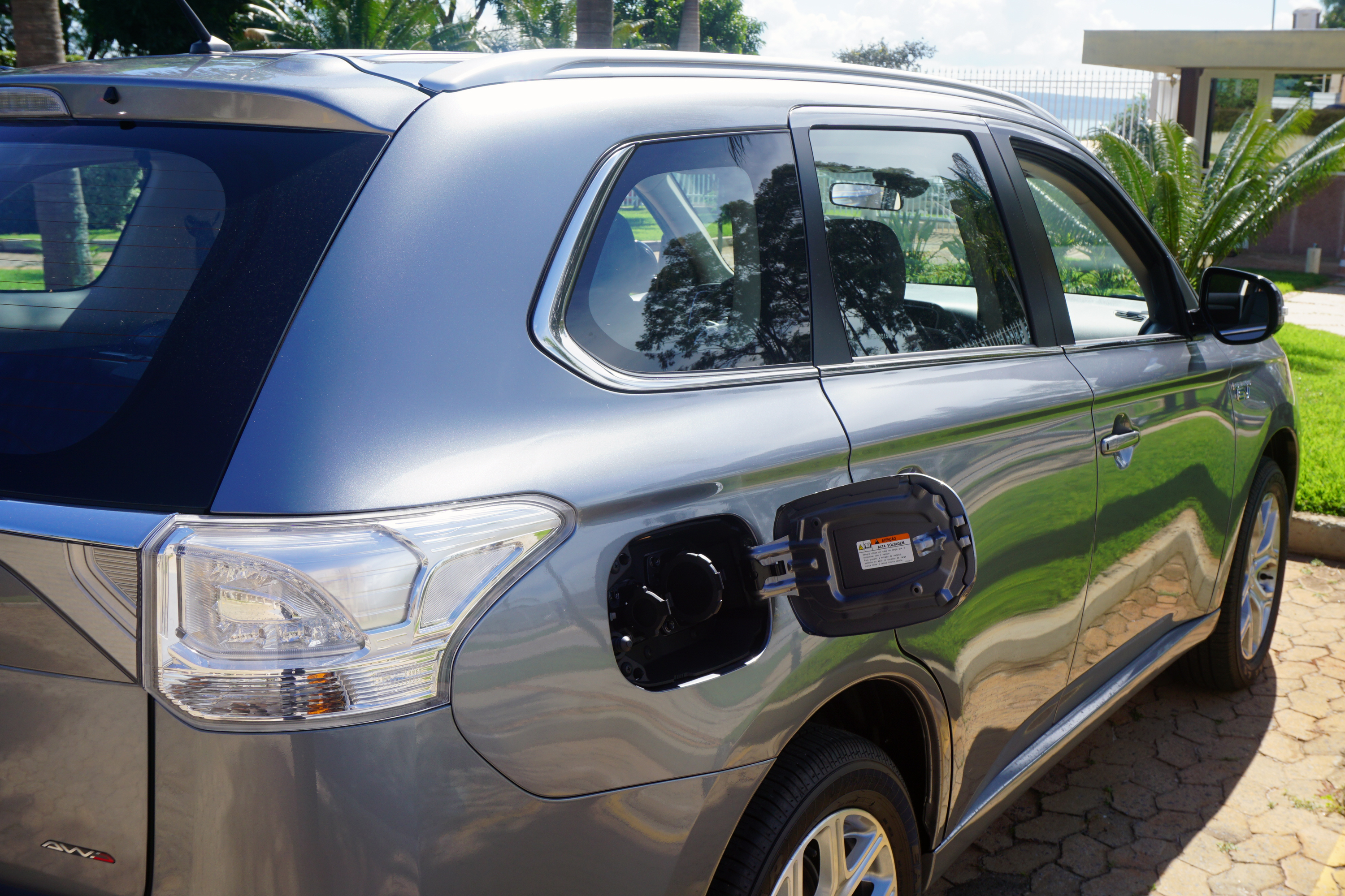 Mitsubishi Outlander PHEV charging port, PHEVs reauthorised by the post-EU 2035 ICE ban framework