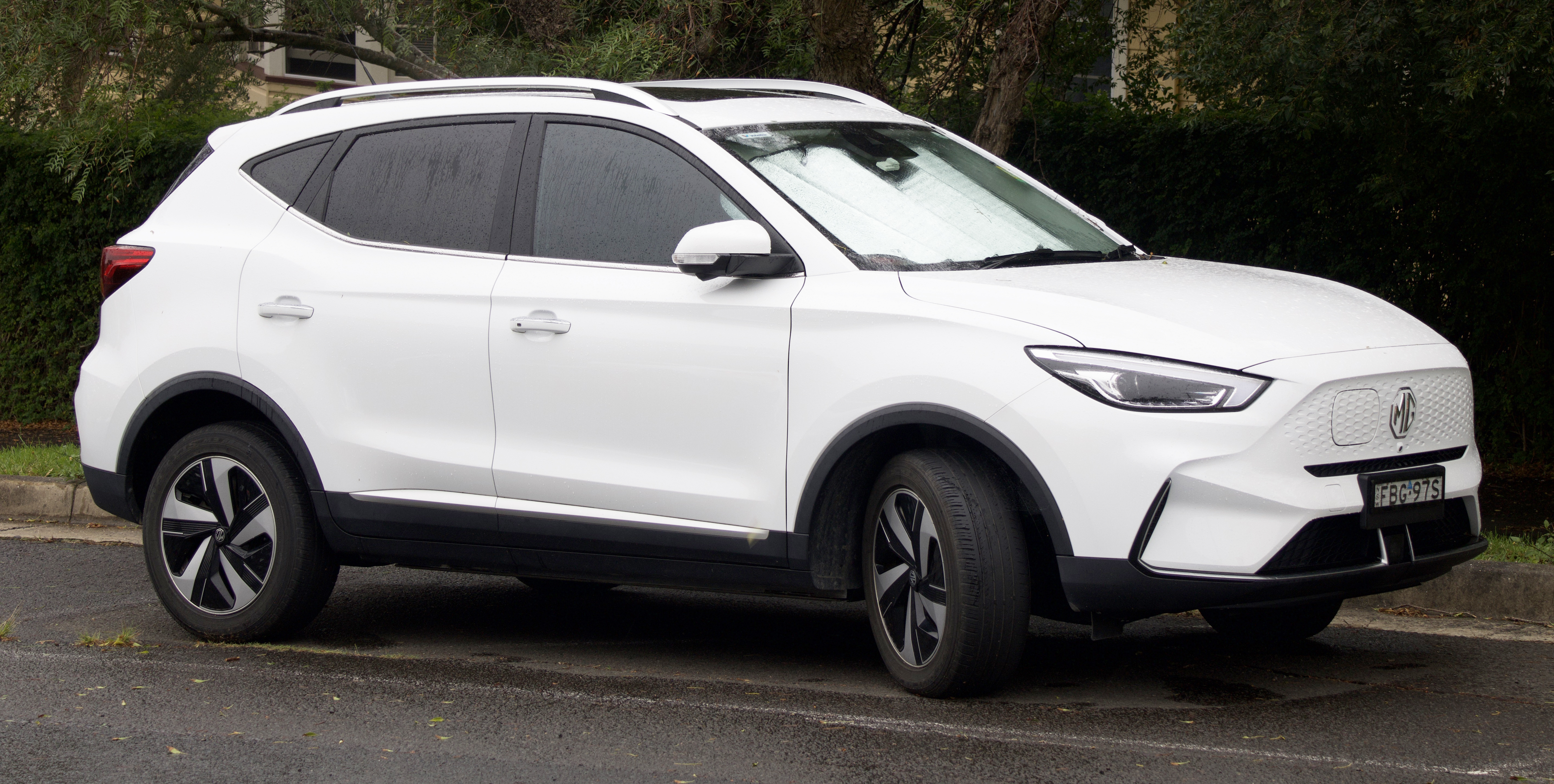 MG ZS EV electric SUV front three-quarter, UK budget electric SUV under £30000 alternative