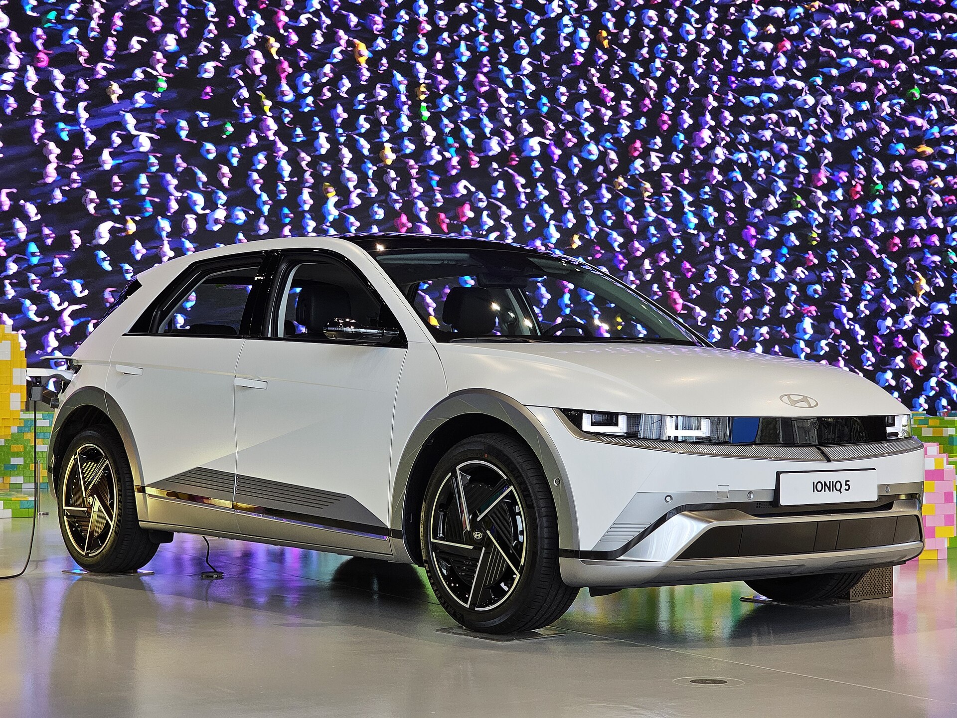 Hyundai Ioniq 5 Long Range Prestige Atlas White Matte, Hyundai Ioniq 5 in Tesla Model Y vs Hyundai Ioniq 5 2026 review