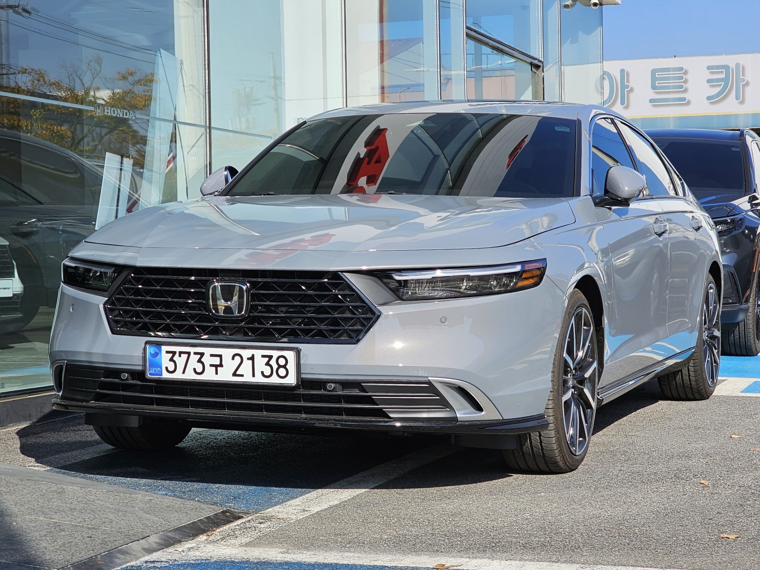 Honda Accord Hybrid Touring in urban gray pearl viewed from front three-quarter