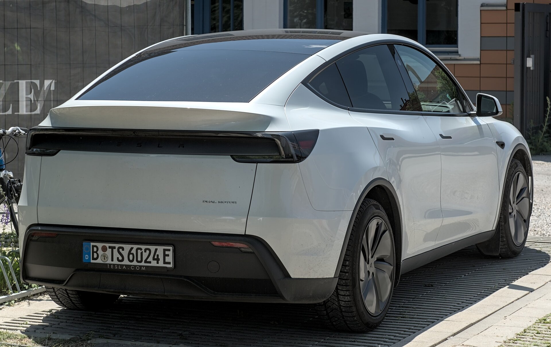 Tesla Model Y MYLE Festival 2025: same-era BEV included in long-term datasets
