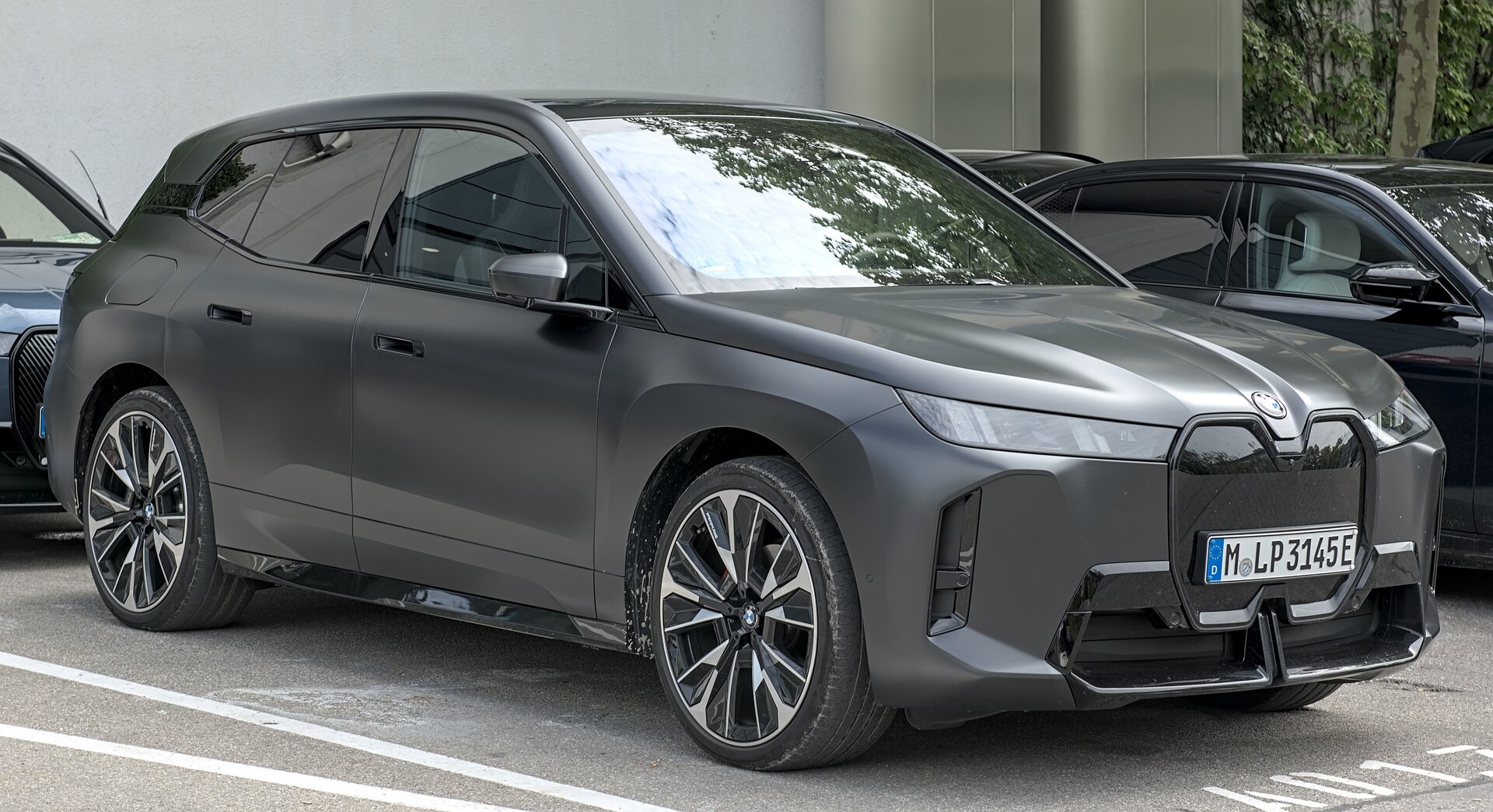 BMW iX LCI: 2026 facelift BEV using current-generation battery chemistry referenced in degradation studies