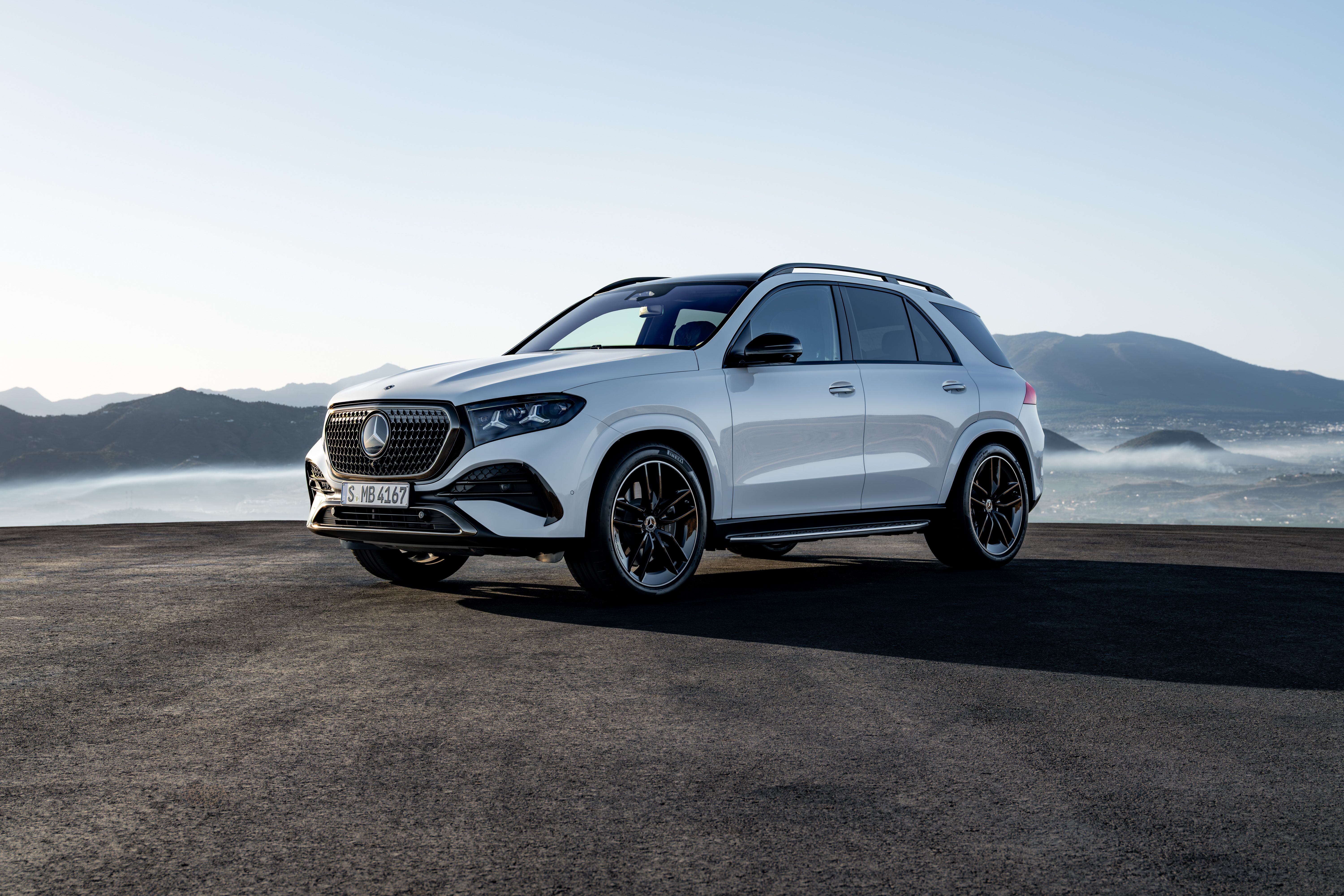 Mercedes-Benz GLE exterior, the kind of premium SUV UK buyers commonly part-fund with a credit-card deposit