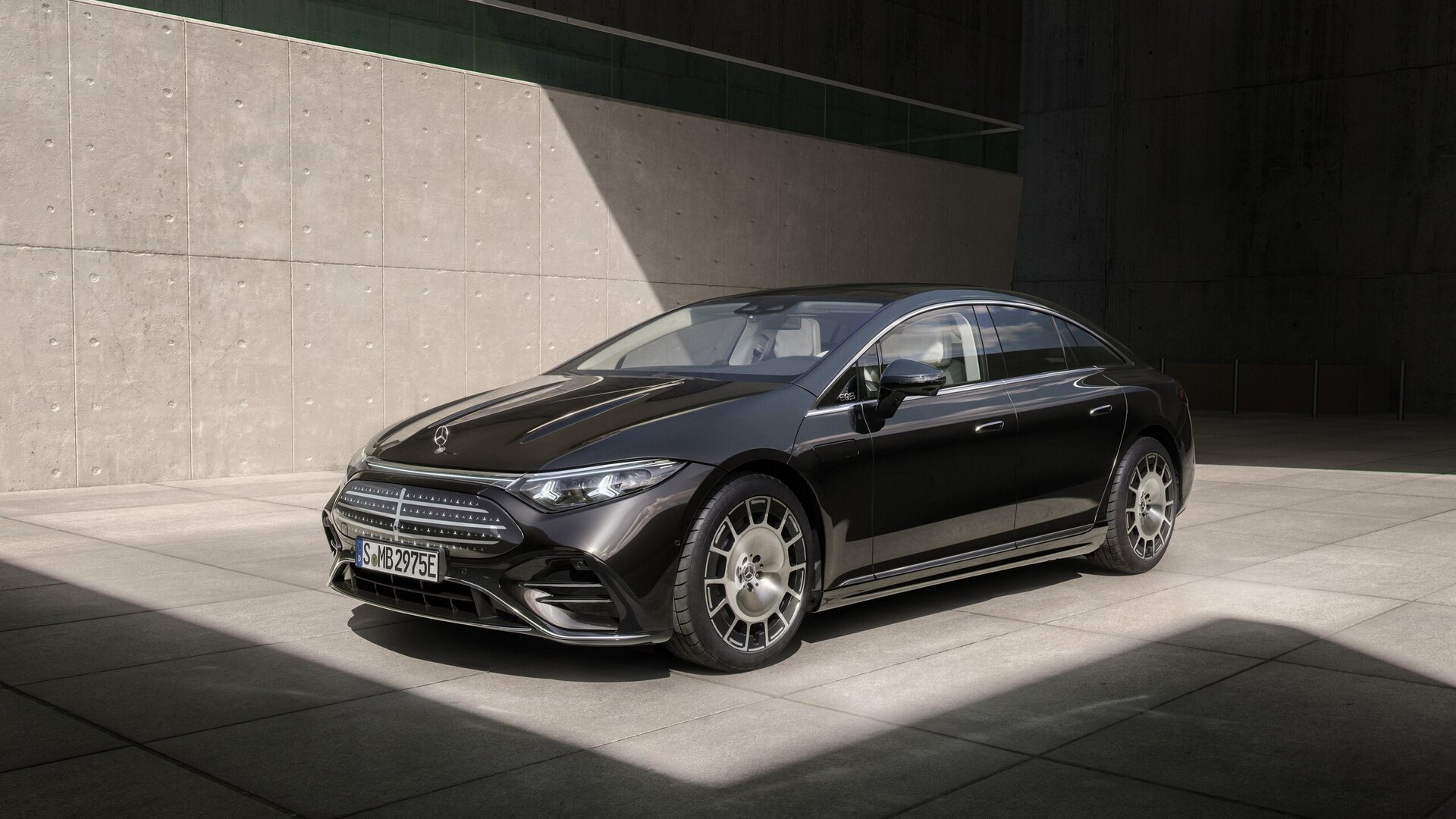 Mercedes EQS interior MBUX Hyperscreen 2026 sal-sac