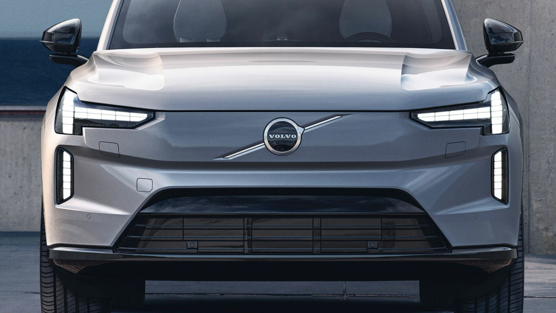 Volvo EX90 exterior sal-sac UK 2026 7 seater premium EV