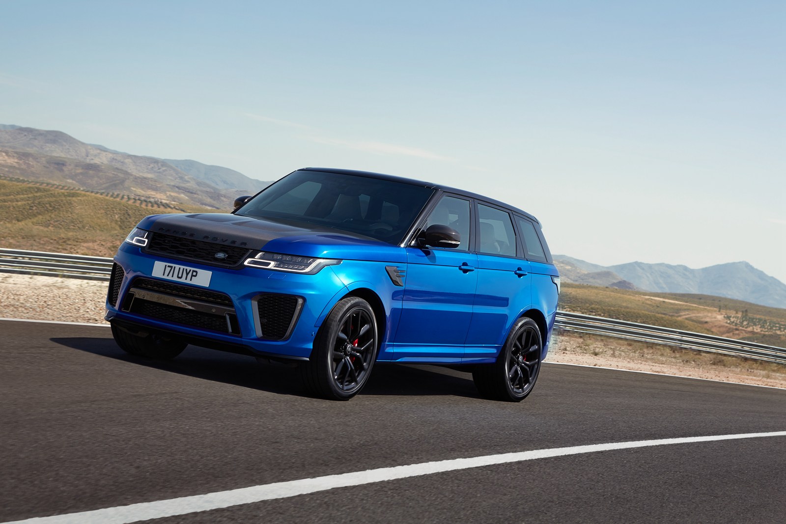 Range Rover Sport L494 facelift front three-quarter dynamic shot showing the matrix LED lights and 2018 grille