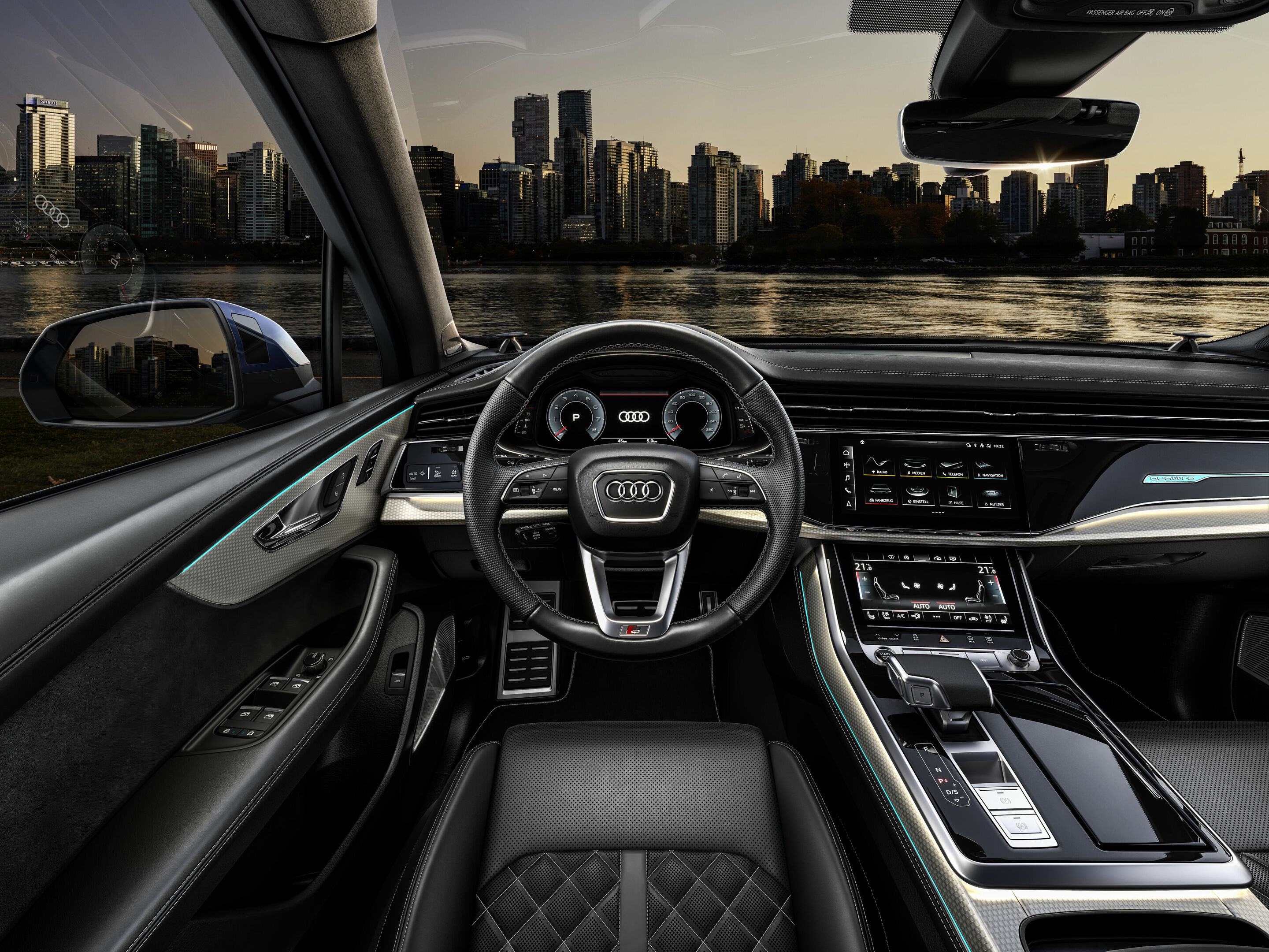 2025 Audi Q7 4M front three-quarter view