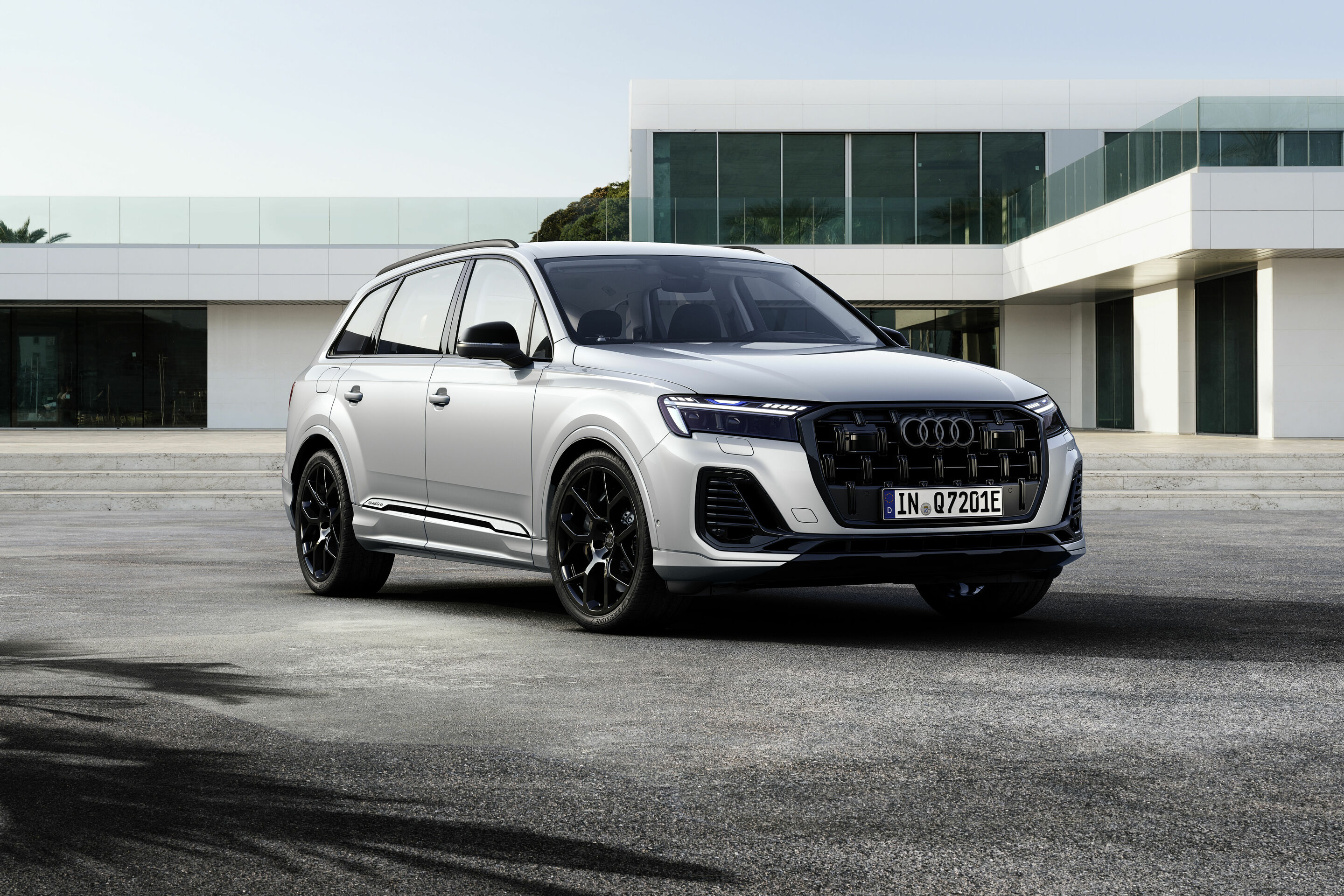 2025 Audi Q7 4M rear three-quarter view