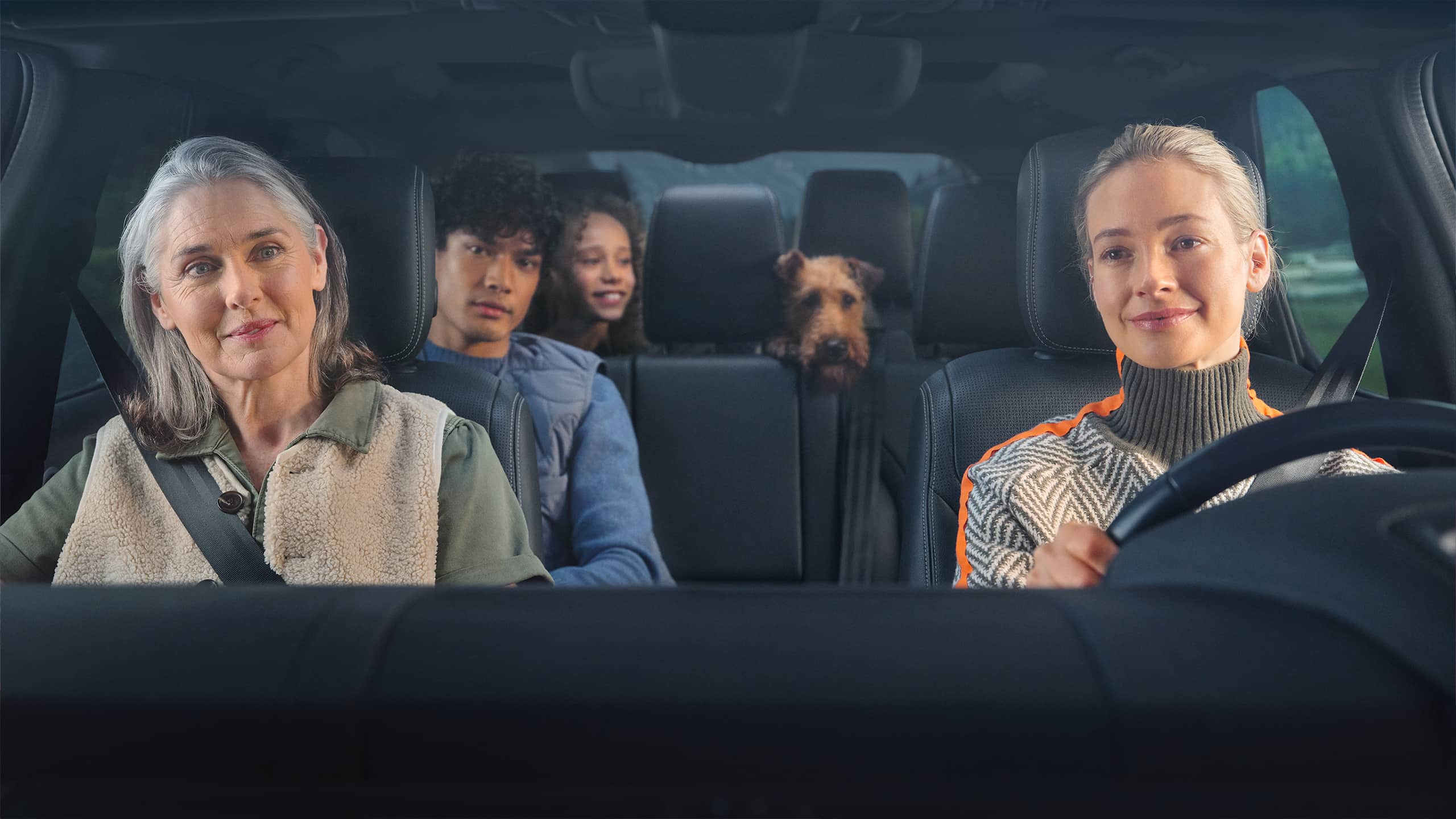 Land Rover Discovery seven-seat interior, UK SUV towing 3500kg