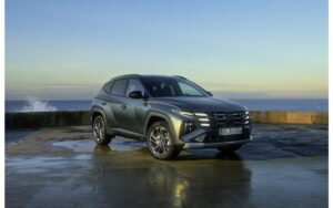 UK car showroom forecourt with new Hyundai Tucson illustrating PCP vs HP finance decision