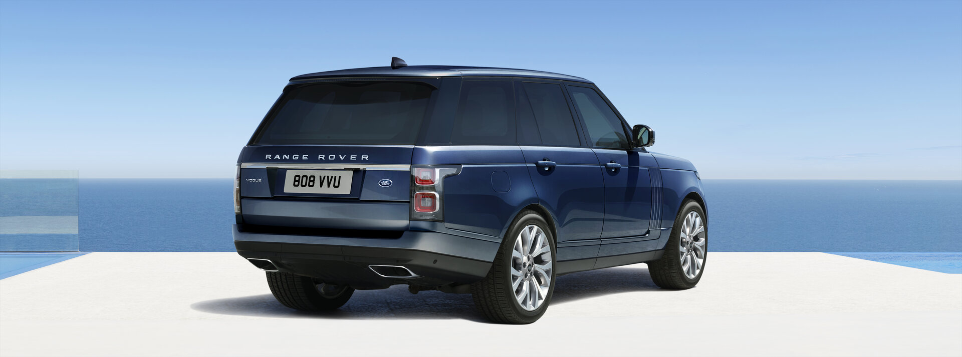 Range Rover L405 Vogue interior dashboard