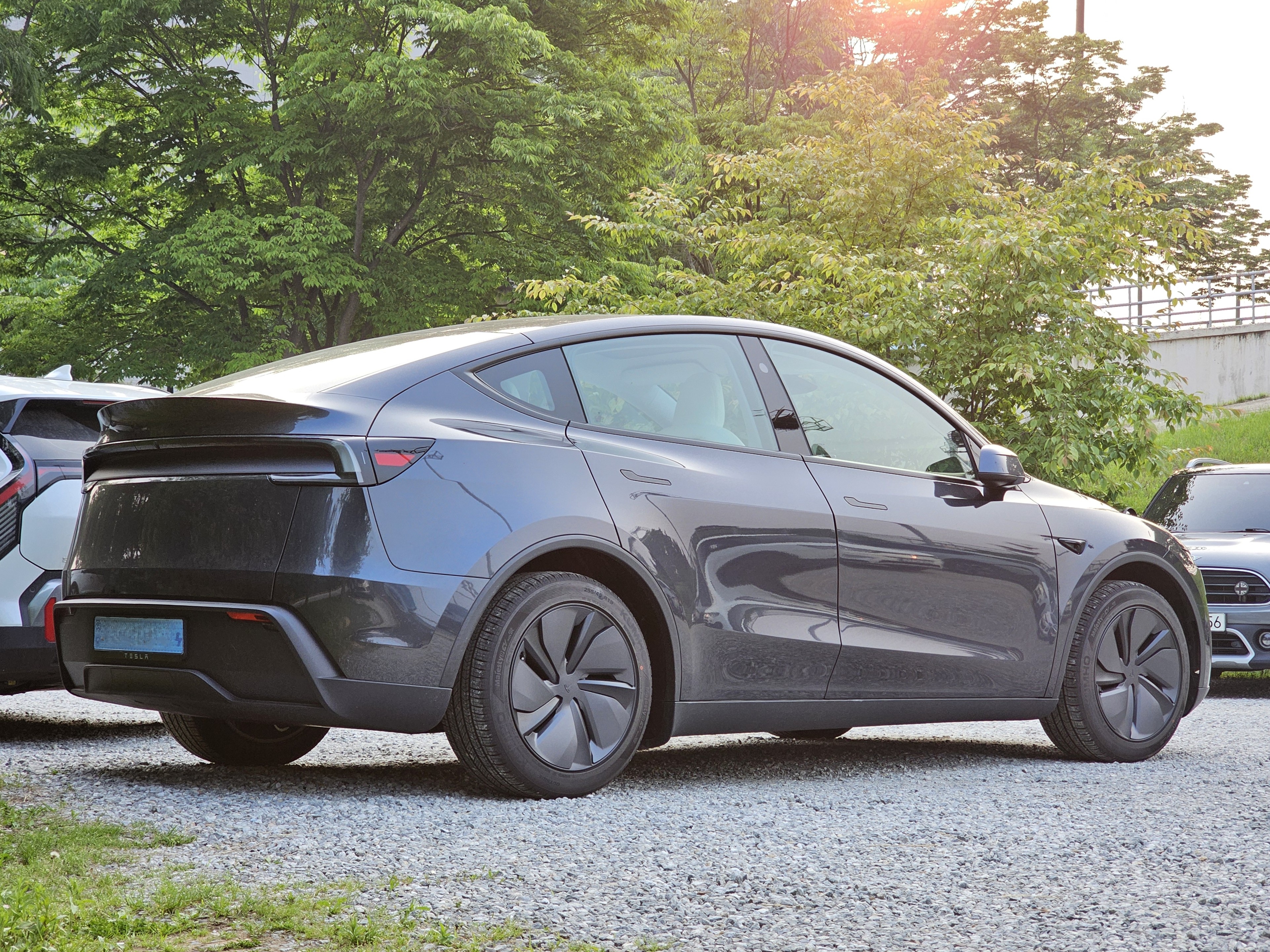 Tesla Model Y Juniper refresh side view Stealth Grey