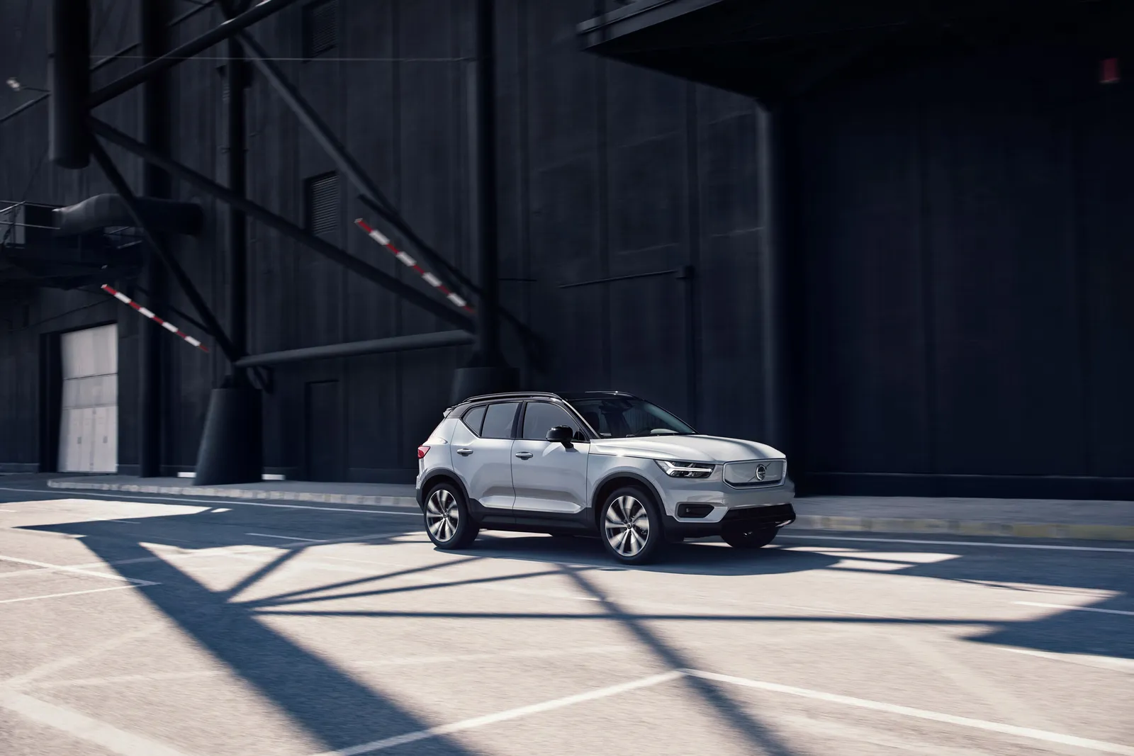 Volvo XC40 Recharge interior and controls