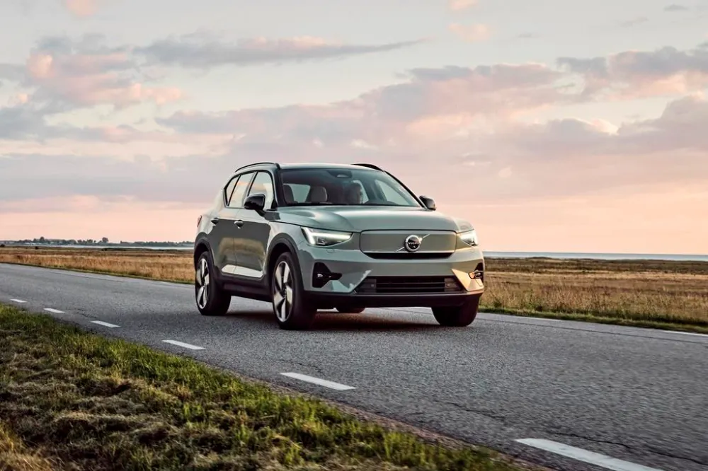 Volvo XC40 Recharge rear three-quarter