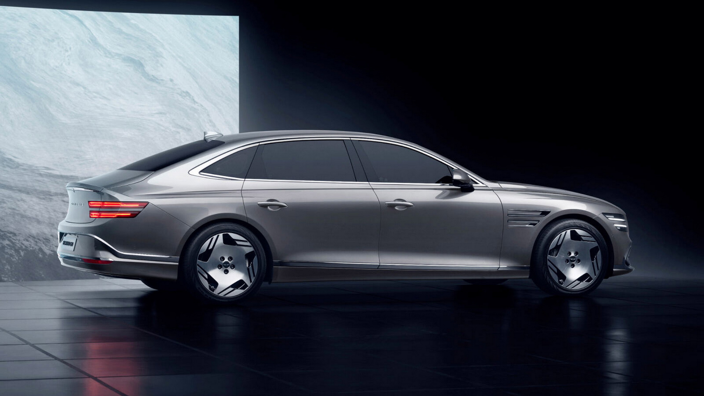 Genesis Electrified G80 side profile, the executive saloon shape that sets it apart from the GV70 crossover