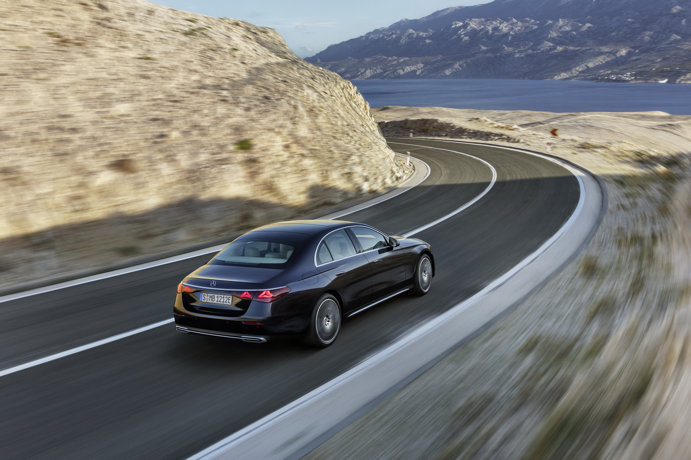 Premium Mercedes saloon, settling the finance settlement figure before a part-exchange