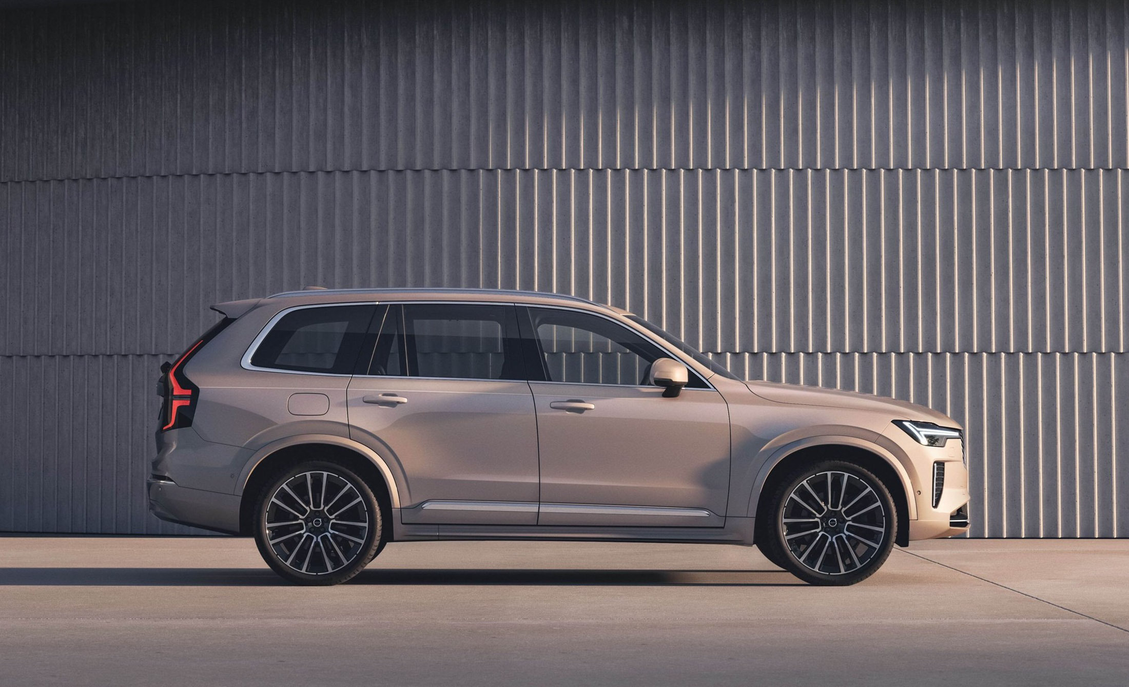 Volvo XC90 side profile, used three-year-old CPO example