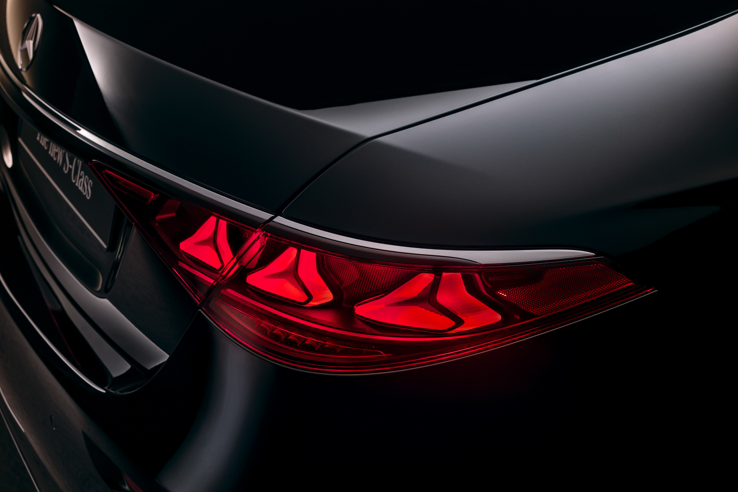 Mercedes S-Class facelift 2026 new star-pattern rear light close-up