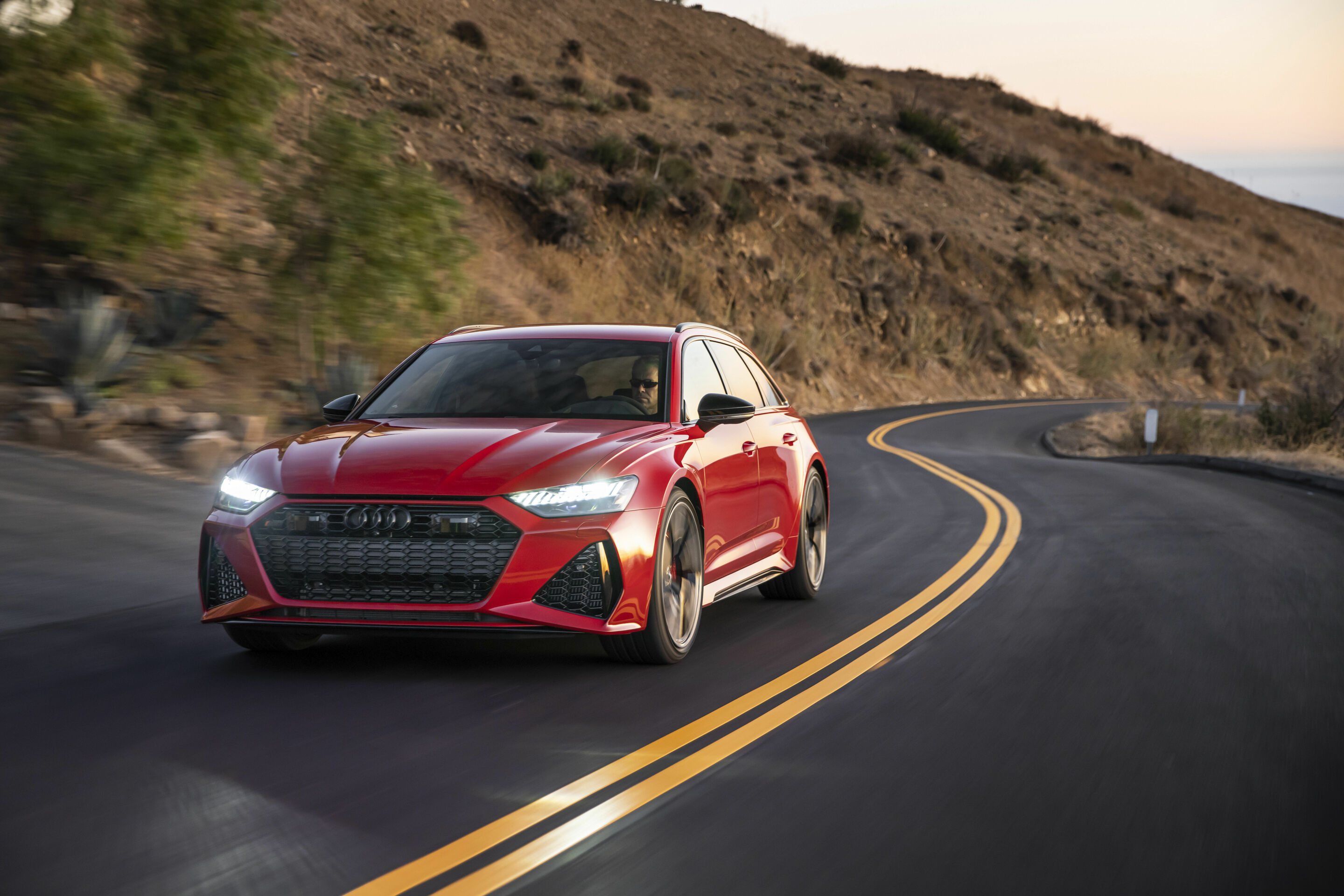 Audi RS6 C8 used Avant cornering front three-quarter