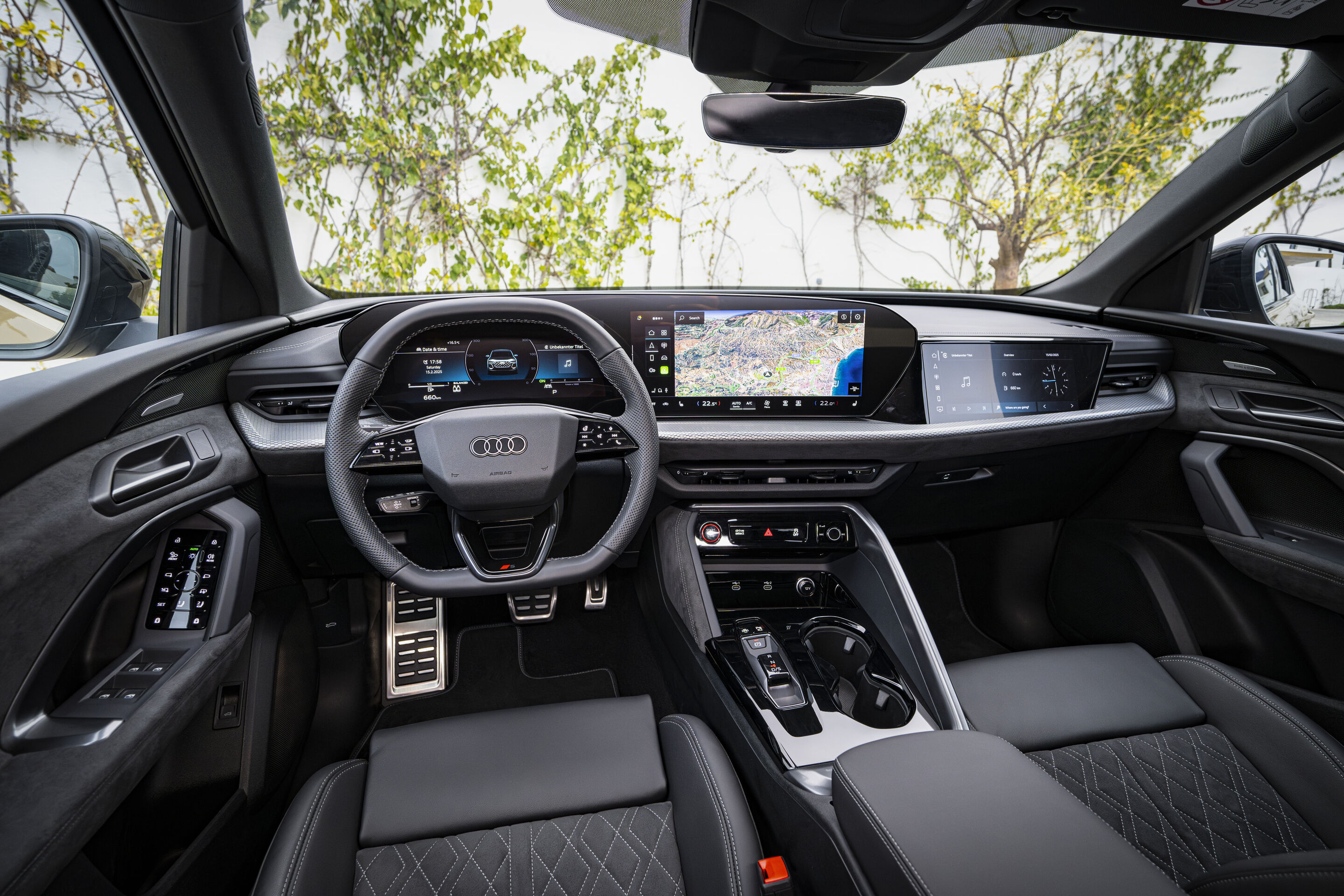 Audi Q5 interior cockpit and MMI screen, choosing petrol diesel or e-hybrid