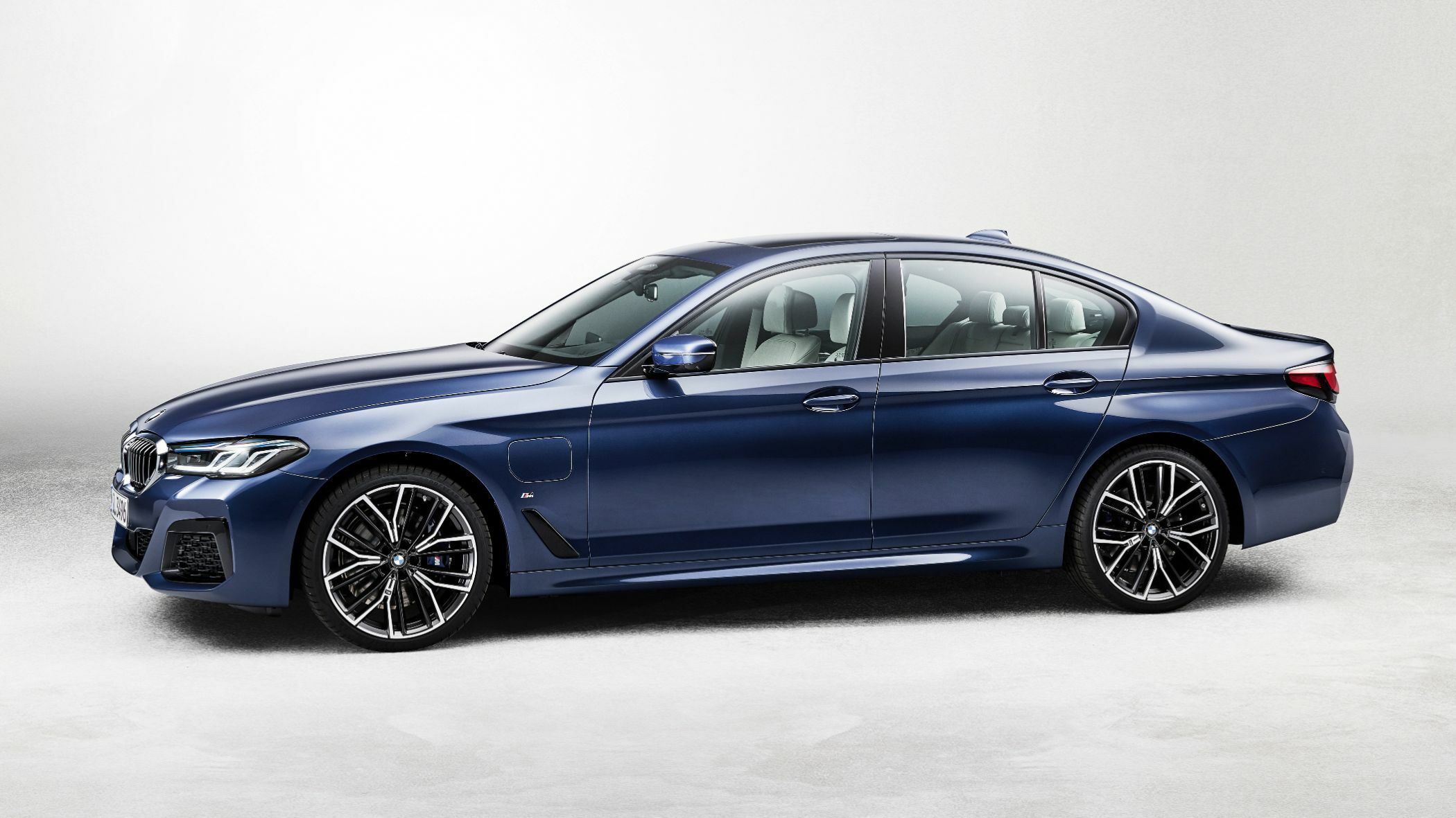 Premium saloon side profile, weighing settlement figure against trade and private value