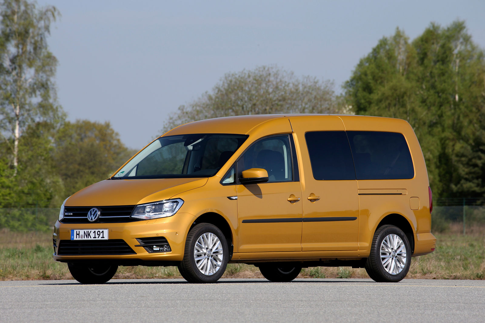Volkswagen Caddy Maxi Life long-wheelbase MPV, Motability WAV options