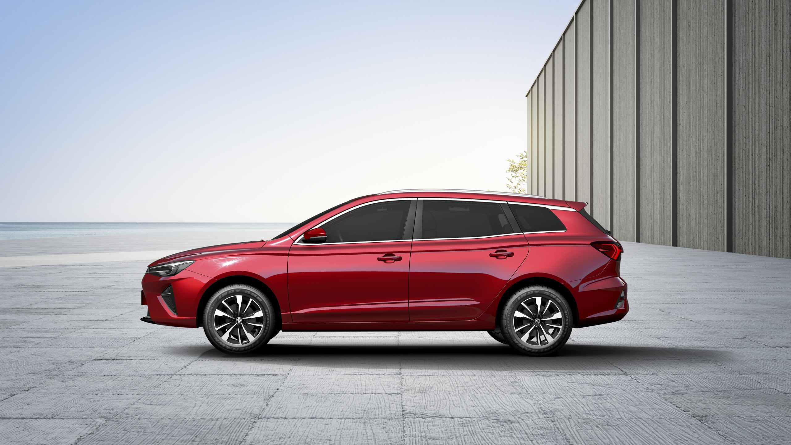 MG5 EV estate side profile, the load-carrying body that made it a salary sacrifice favourite