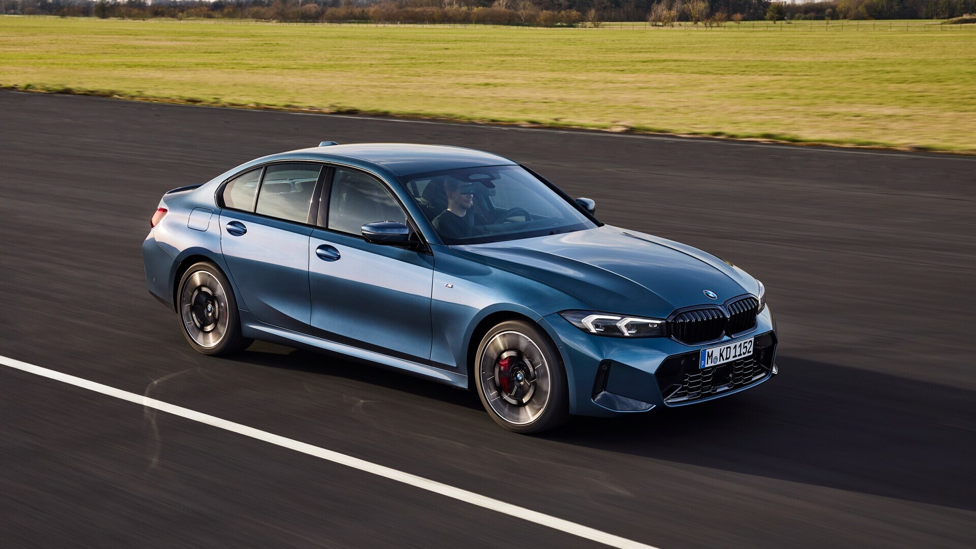 BMW M340i xDrive 48V mild hybrid front three-quarter