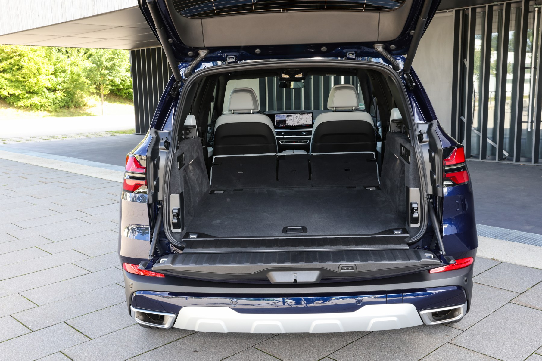 BMW X5 boot and load space with the tailgate open