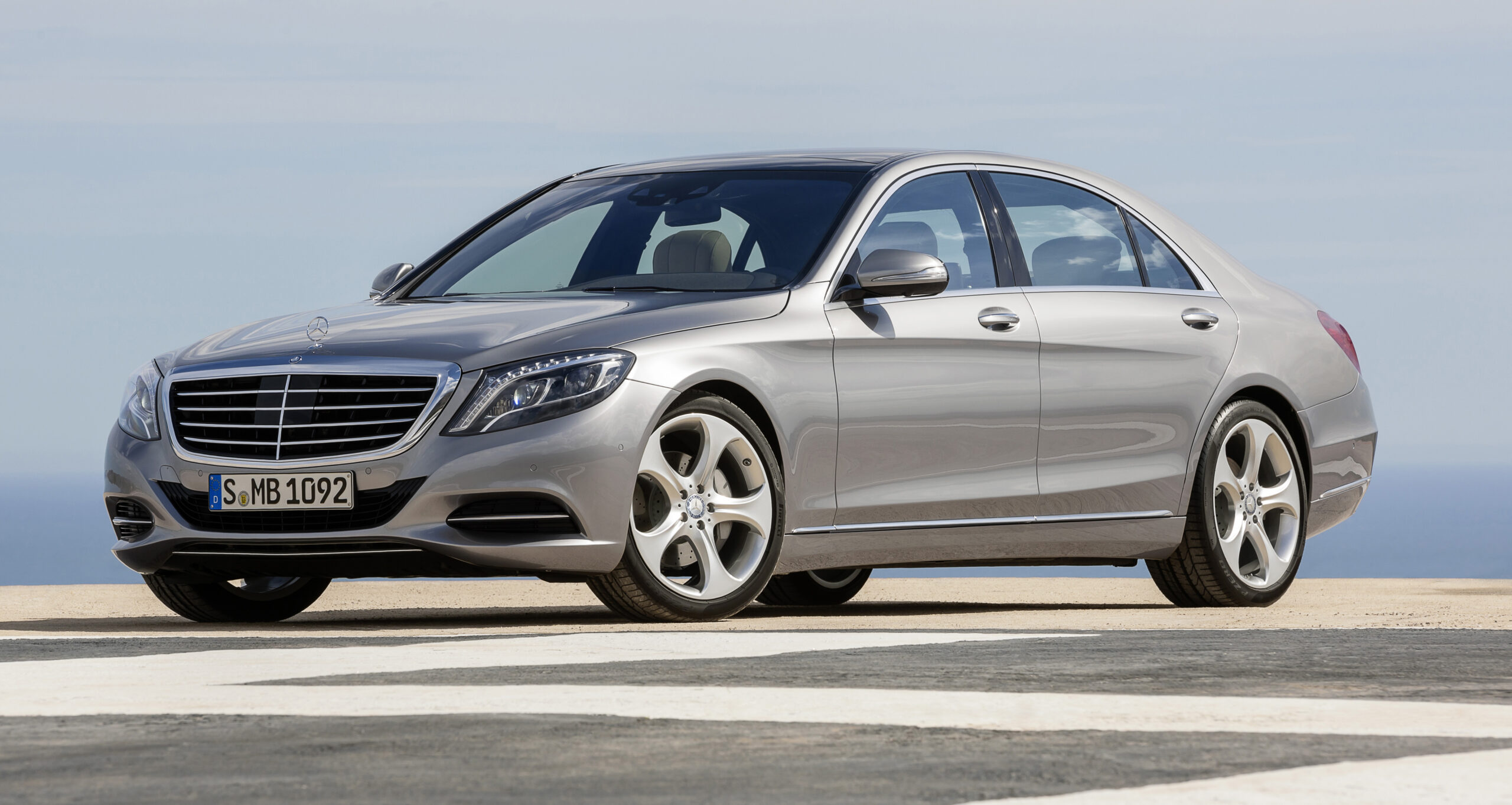 Mercedes S-Class W222 used buyer's guide, silver saloon front three-quarter
