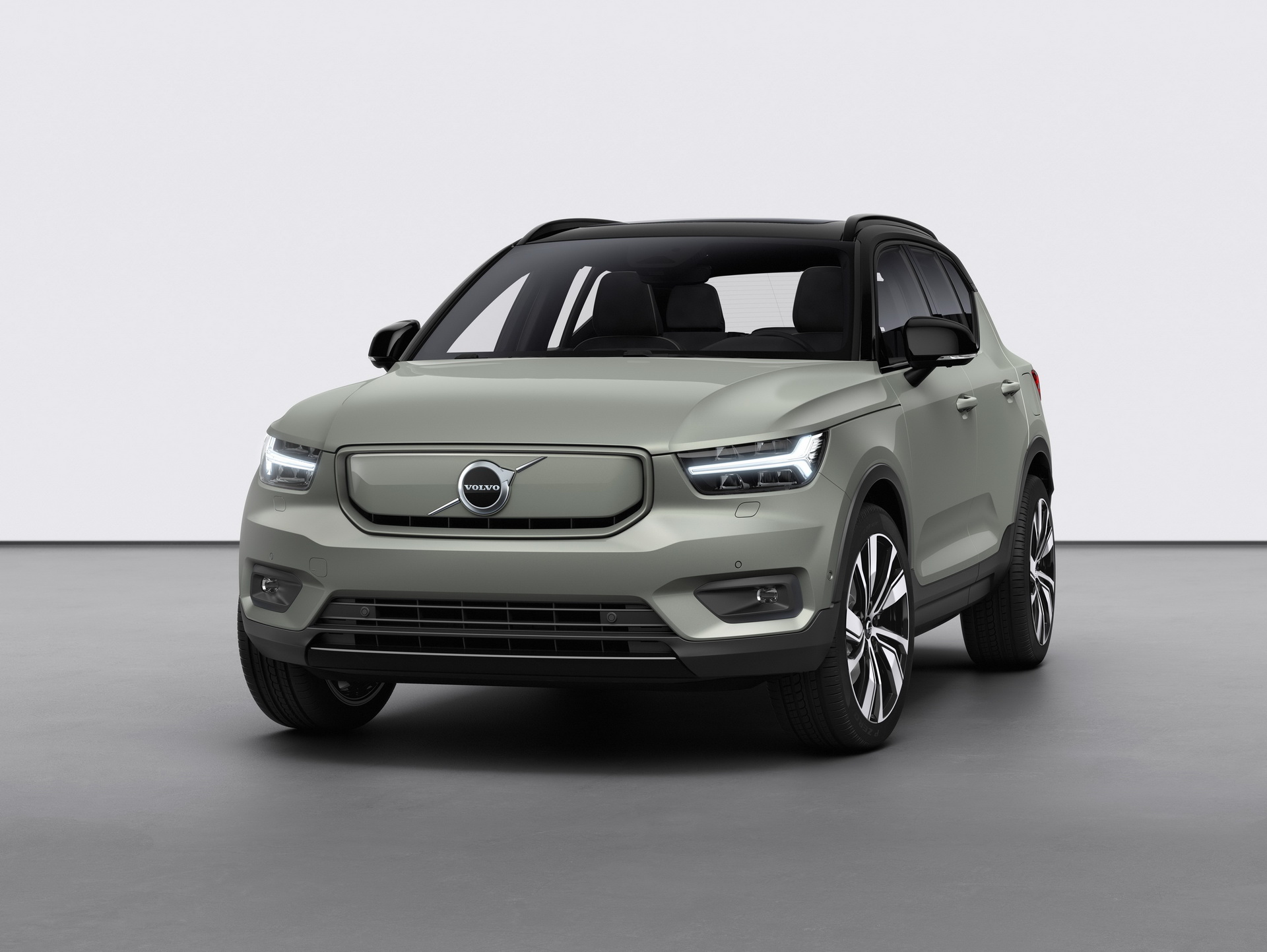 Volvo XC40 Recharge used electric SUV front three-quarter, battery health the key check