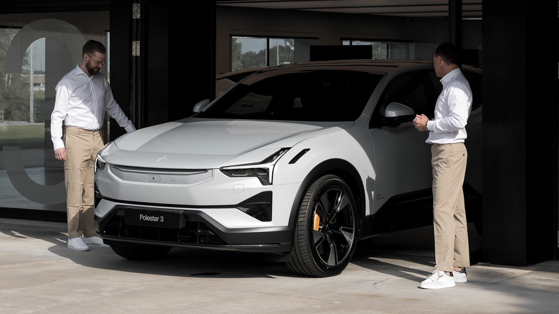 Polestar 3 delivery at a showroom, insurance as part of the total cost