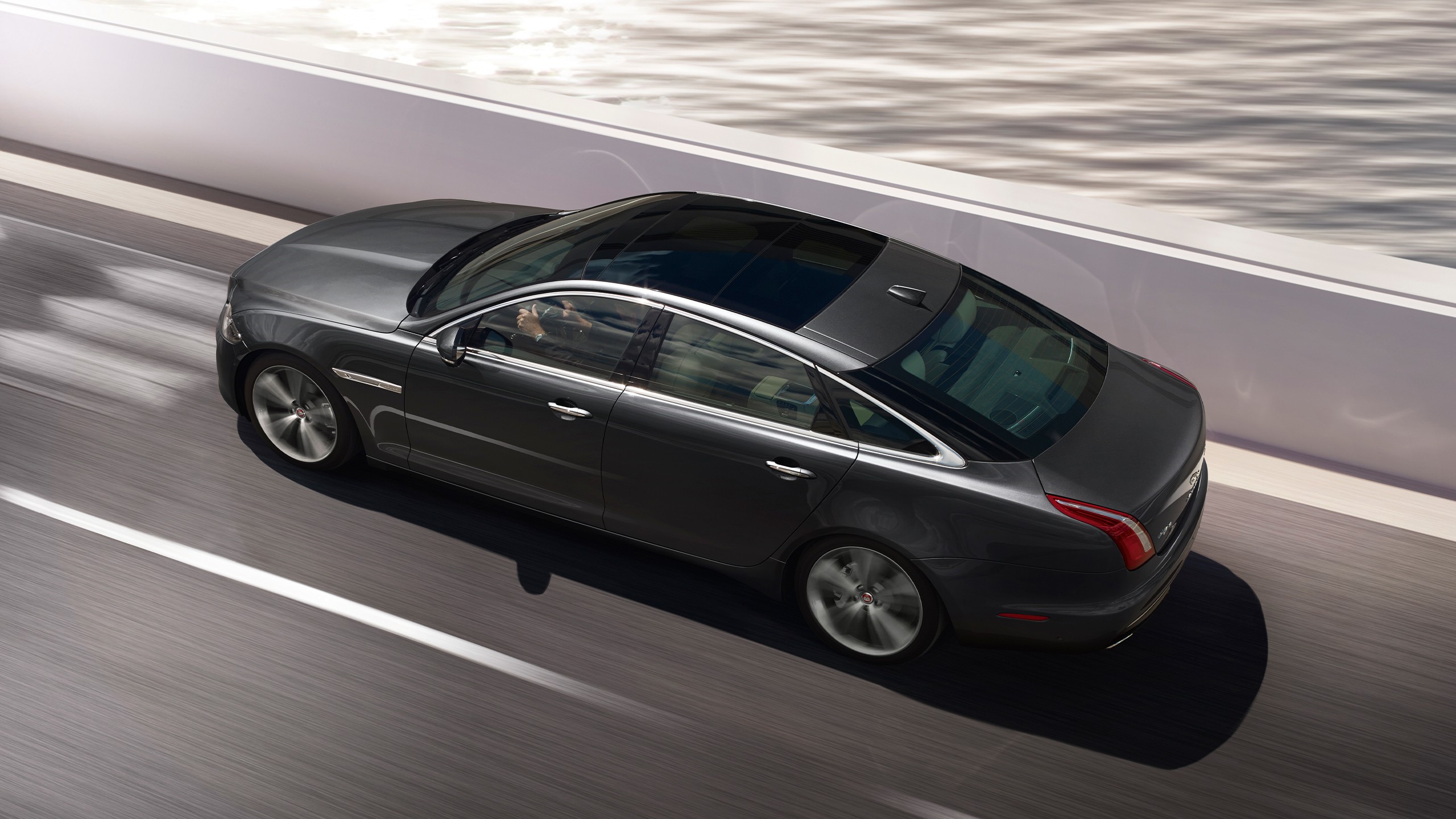 Jaguar XJ X351 long wheelbase panoramic roof from above